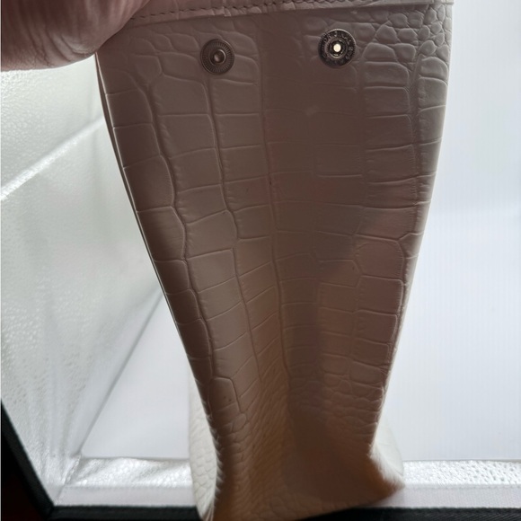 Long Champ Elegant White Crocodile-Embossed Tote Bag - Picture 9 of 9